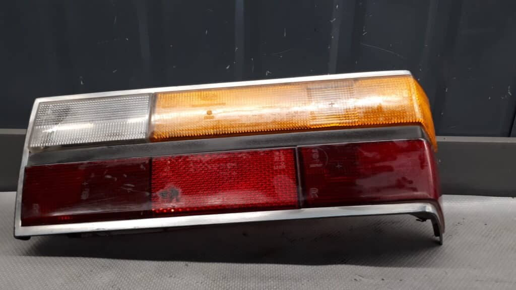 lampa prawy tyl Audi 100 kombi hella 79