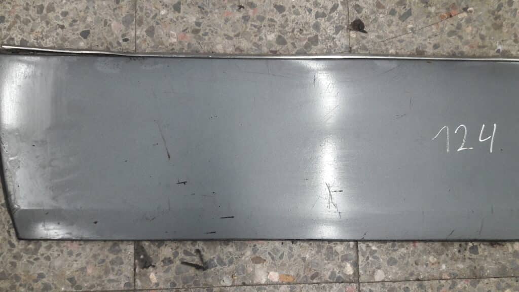 1246901540 listwa drzwi lewy przod Mercedes W124