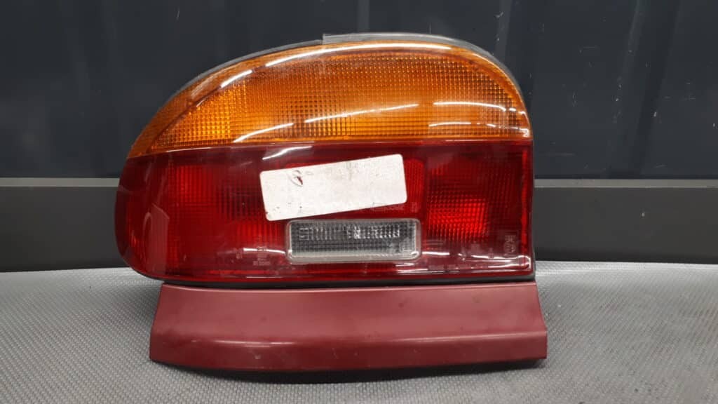 220-61364 Lampa lewa Mazda 121 II DA 92r KOITO