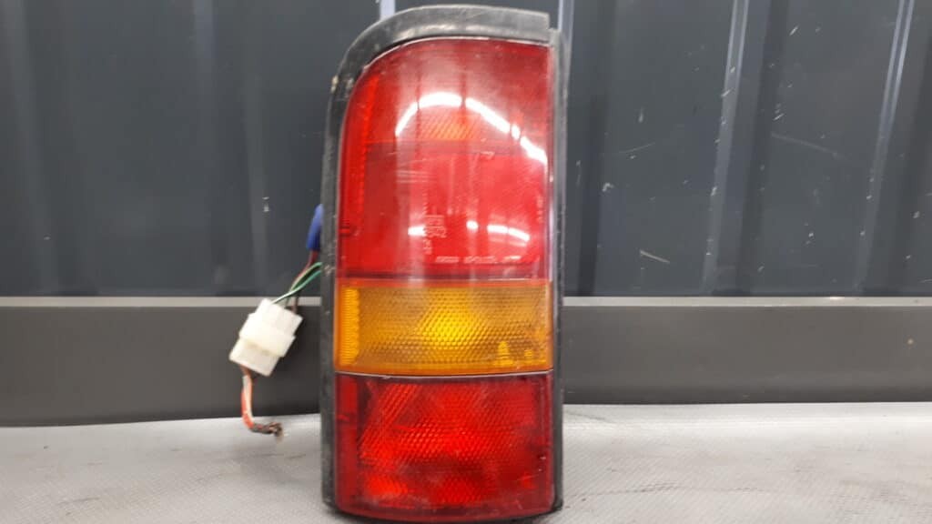 220 - 24558 Lampa lewy tyl Sunny kombi