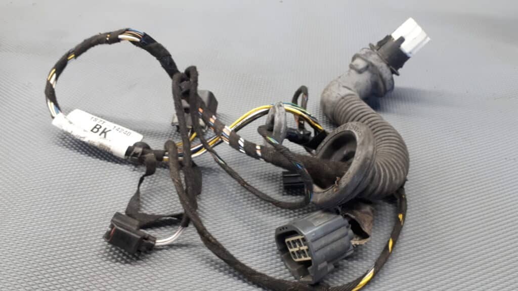 1S7T-14240BK Instalacja drzwi prawy tył mondeo mk3