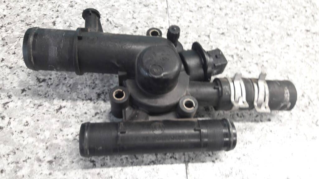 8200112054B obudowa termostatu renault 1.9