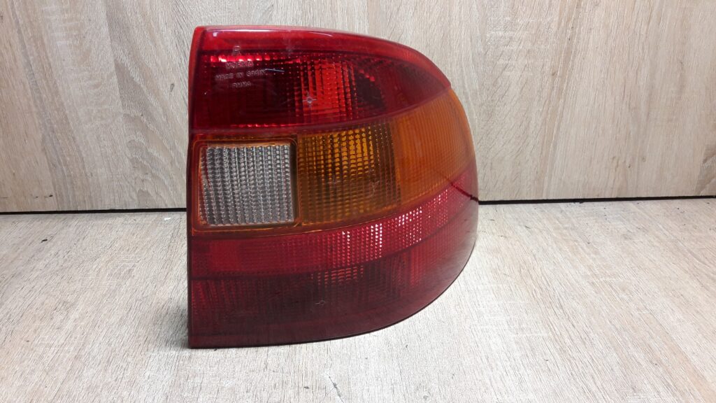 45014 Lampa prawy tyl Opel Astra F sedan