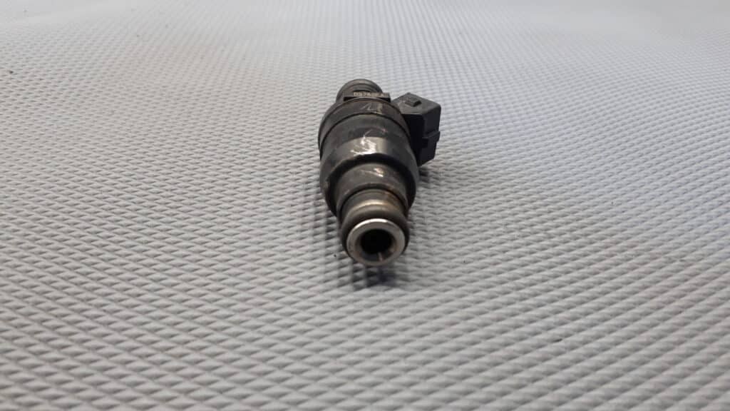 1731357 Wtryskiwacz bmw e36 1.8