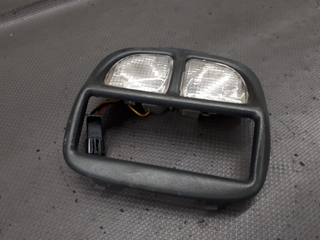 V86106 TL7211 lampka kabiny opel sintra