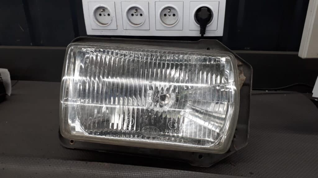 905-120429 reflektor lewy vw passat b1