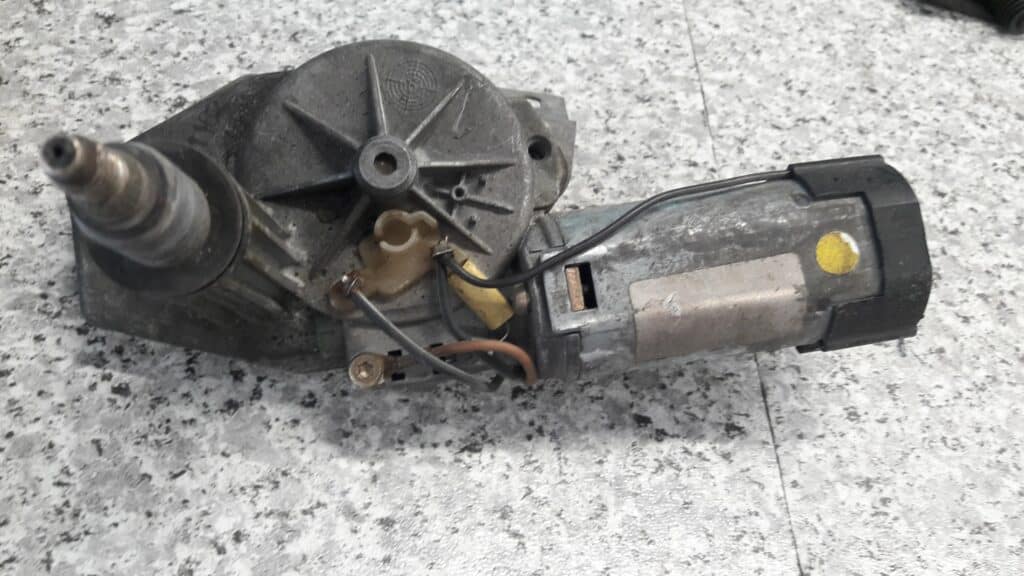 535955717 silniczek wycieraczki tyl vw  audi 1.8