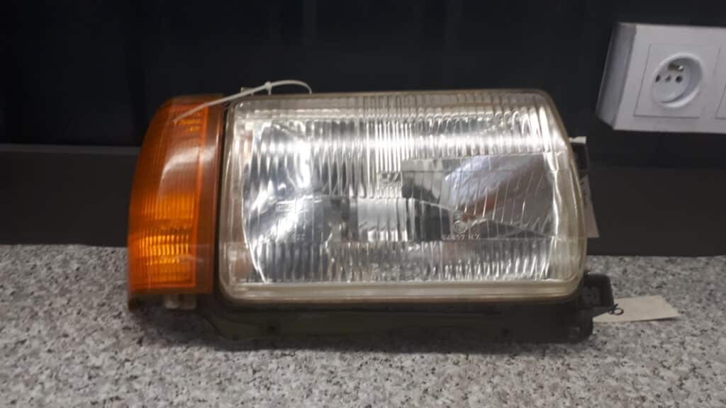 Reflektor prawy audi 80 b1 78r