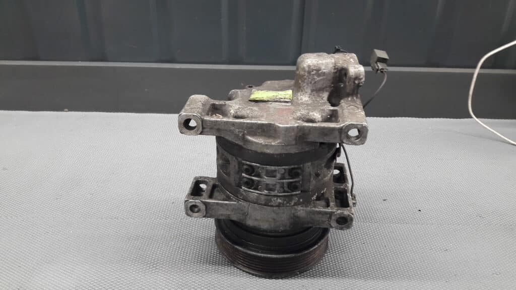2F23545010 kompresor klimatyzacji NISSAN MICRA K11 CUBE 1.0