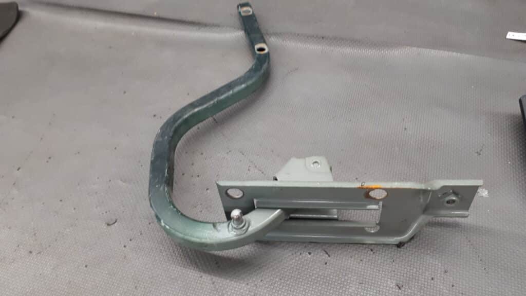zawias klapy bagaznika prawy tyl jaguar xj x300
