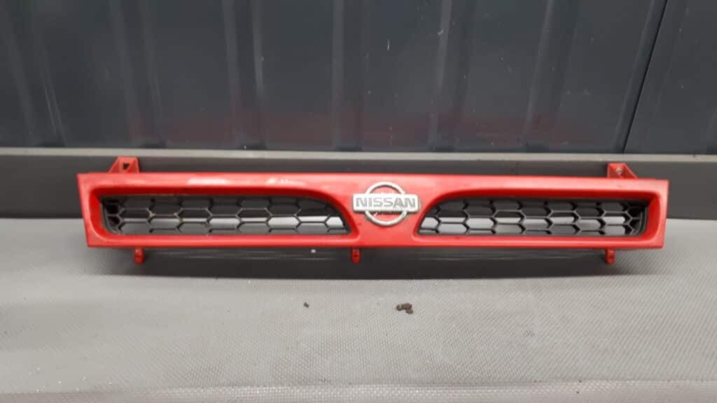 6231050C00 Atrapa Grill Nissan Sunny N14