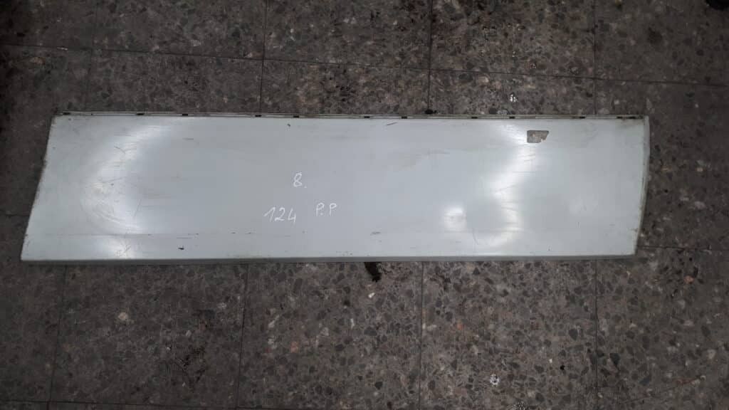 1246901640 listwa drzwi prawy przód Mercedes 124