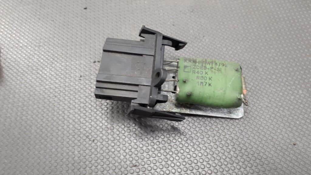 3131090050 rezystor opornik dmuchawy vw golf III