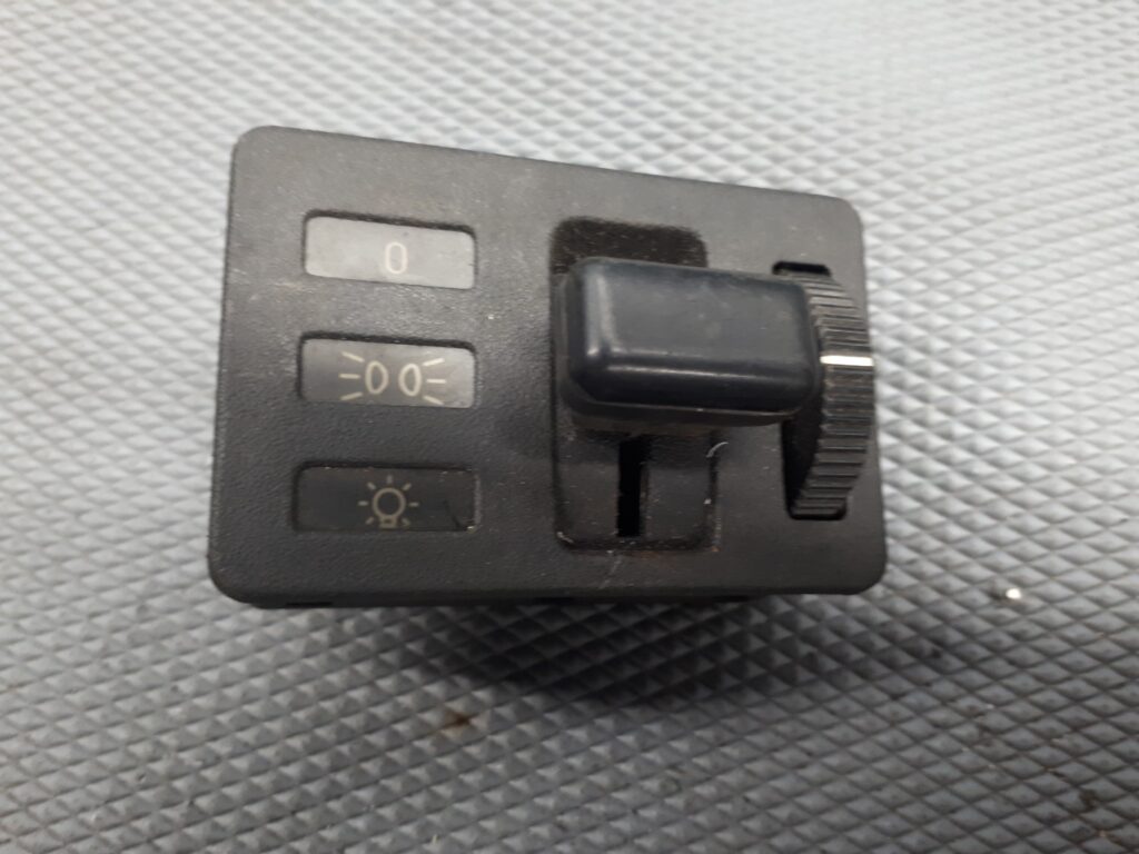 1375515 przelacznik swiatel bmw e34 e32