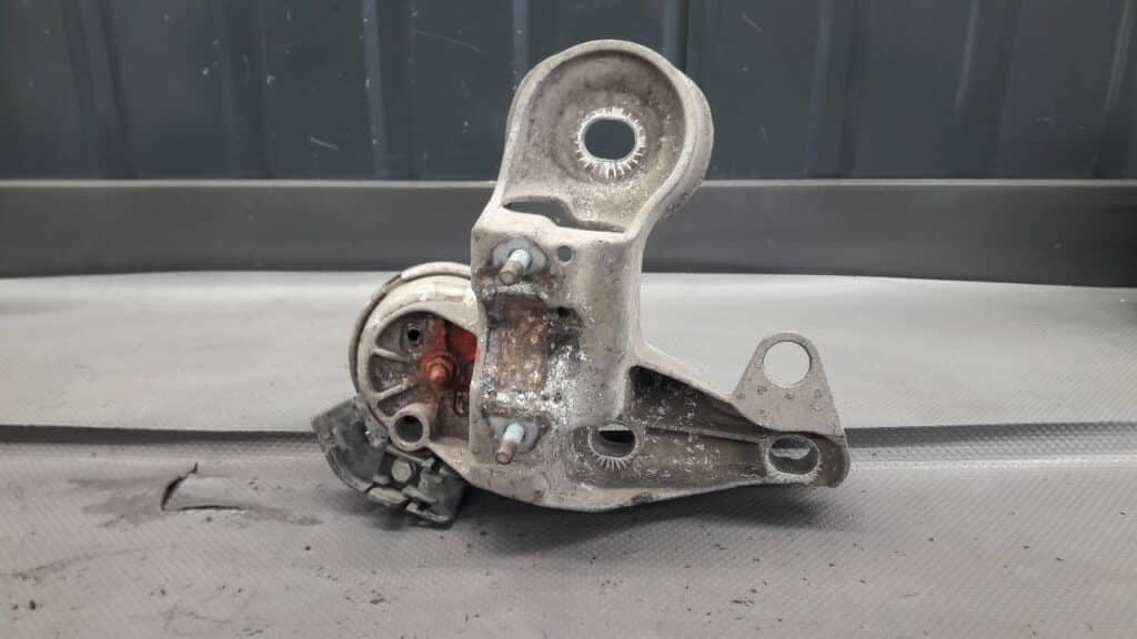 4B0199352B lapa mocowanie silnika Audi A5 B5 1.8 20V