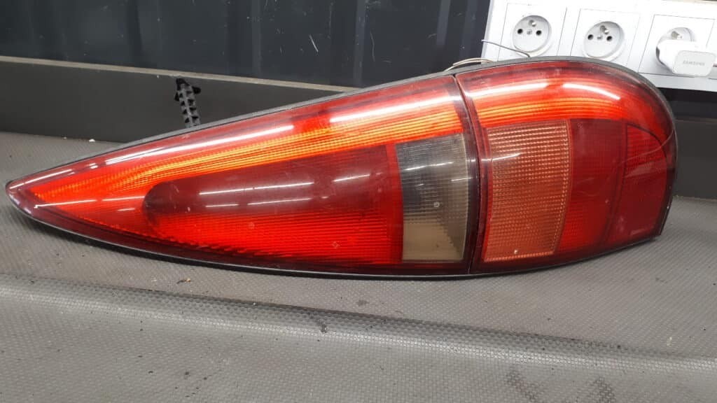 Lampa Tyl Prawa RENAULT LAGUNA I KOMBI VALEO G