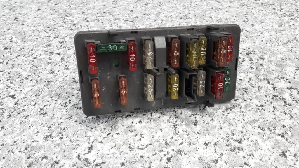 skrzynka bezpiecznikow citroen zx