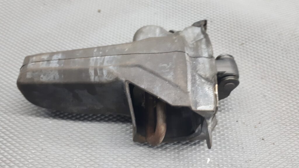 8231995 ogranicznik drzwi prawy przod bmw e49