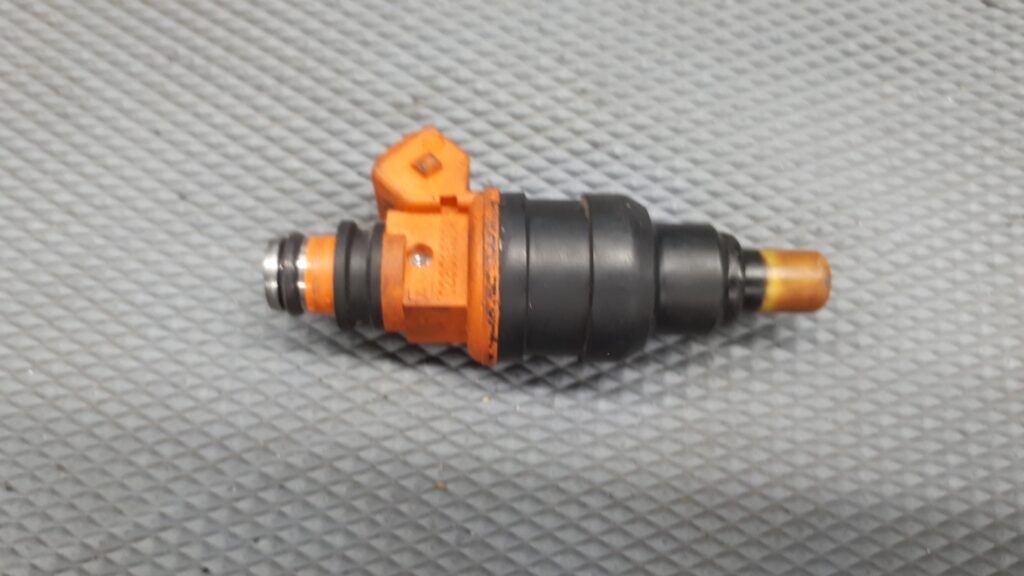 0280150785 wtryskiwacz volvo 850 2.0 t