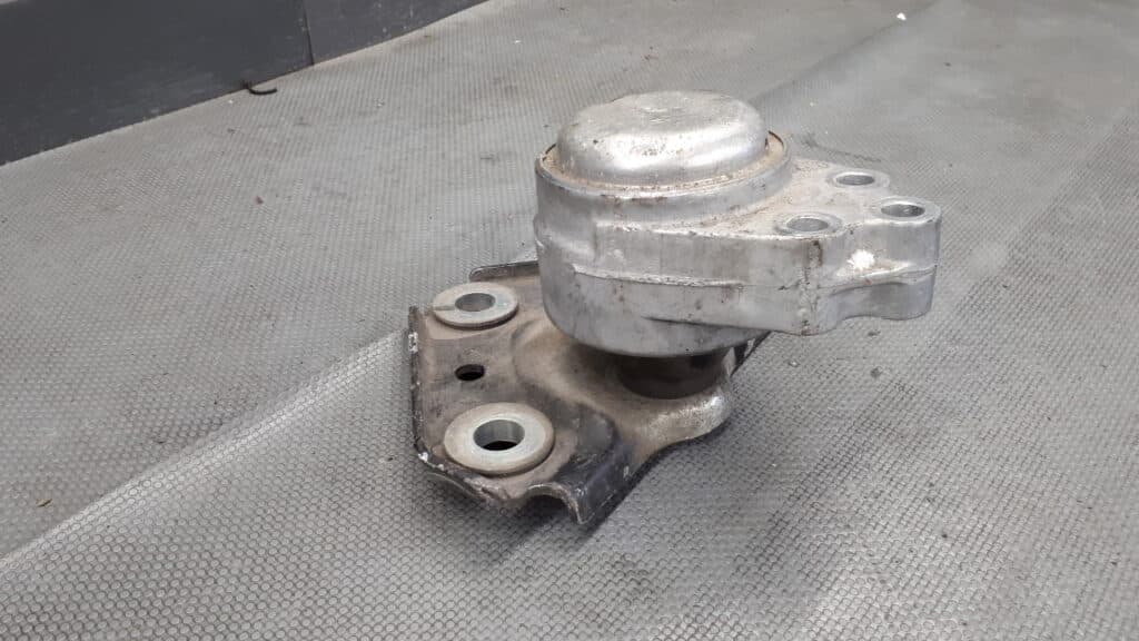 2S71-6F012-A łapa silnika FORD FIESTA MK3 1,4