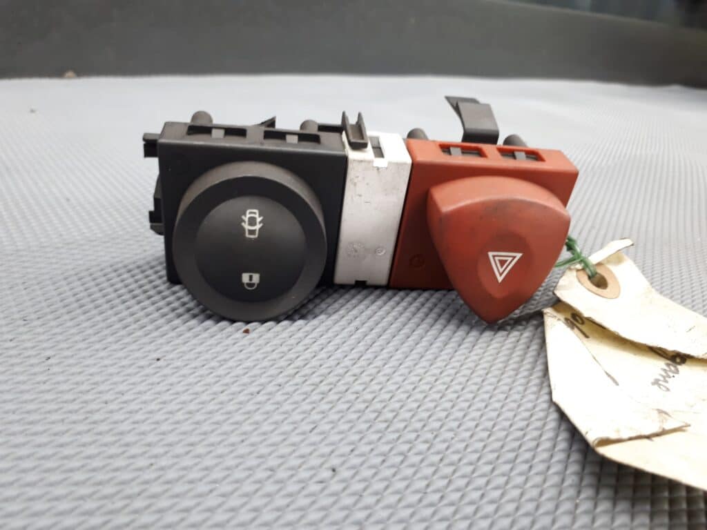 88040009 wlacznik swiatel awaryjnych renault megane II