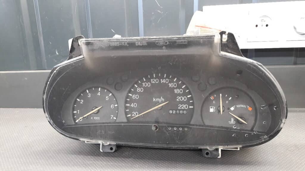 96FB10C956BA Licznik Ford Fiesta MK4 1,25 Benzyna