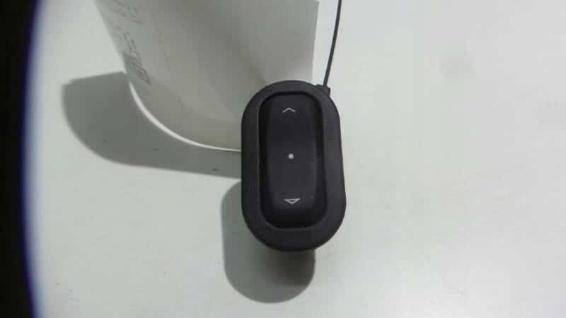 13363100 Przełącznik szyby Astra II Zafira A