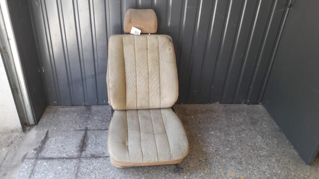Fotel pasażera Mercedes W124 żółty