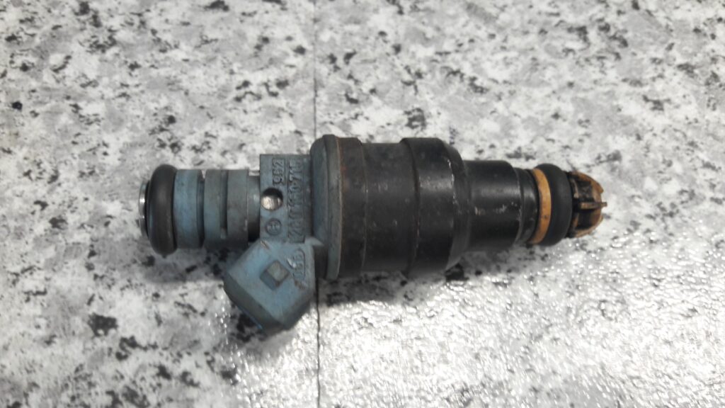 0280150715 wtryskiwacz BMW E36 316i 325i