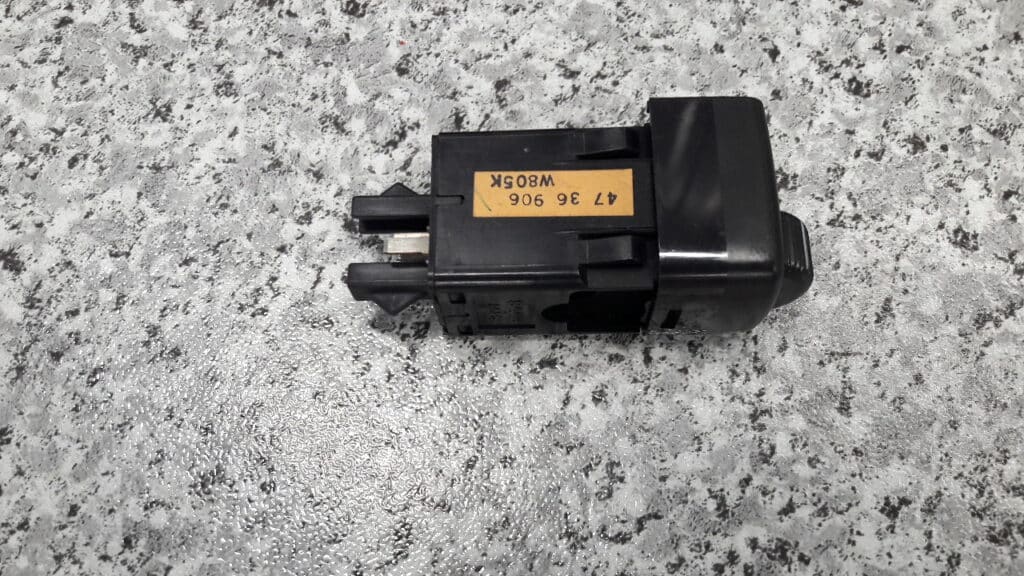 4736906 regulacja swiatel SAAB 93