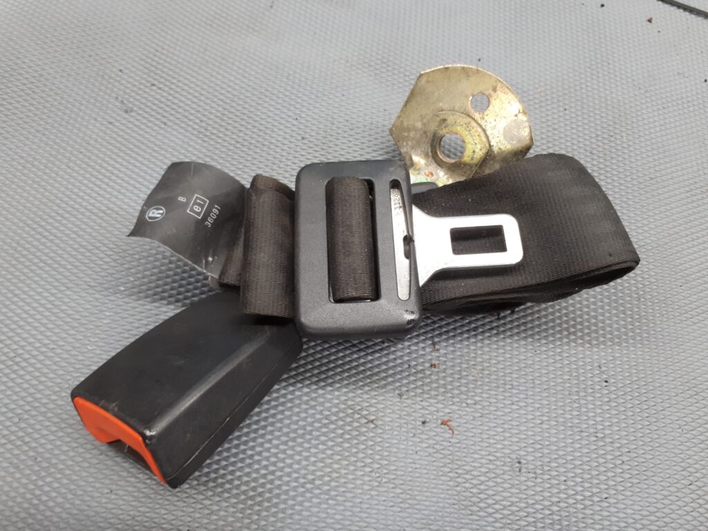 93bb-f60044 pas srodkowy ford mondeo mk2