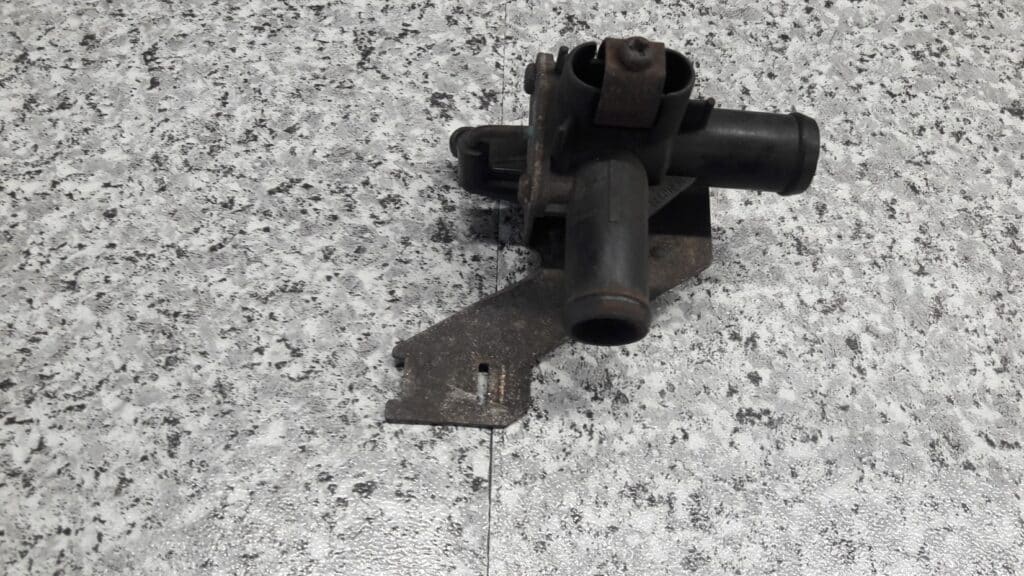 zawor wody renault R18 1.4CC