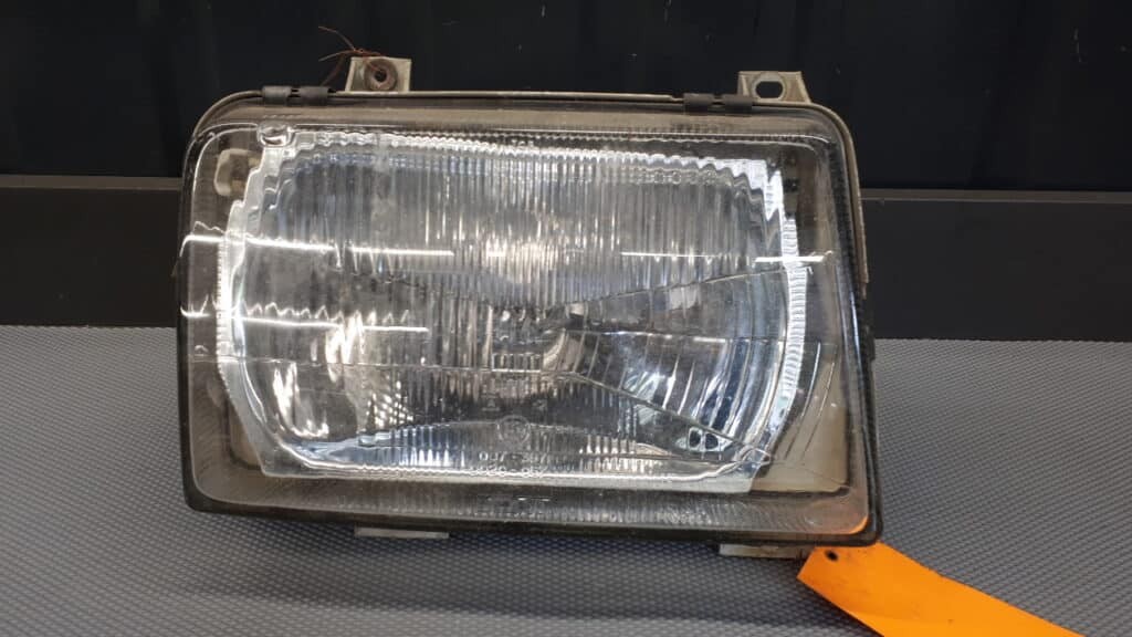 960258-00 reflektor prawy Seat  Ibiza I 87r HELLA