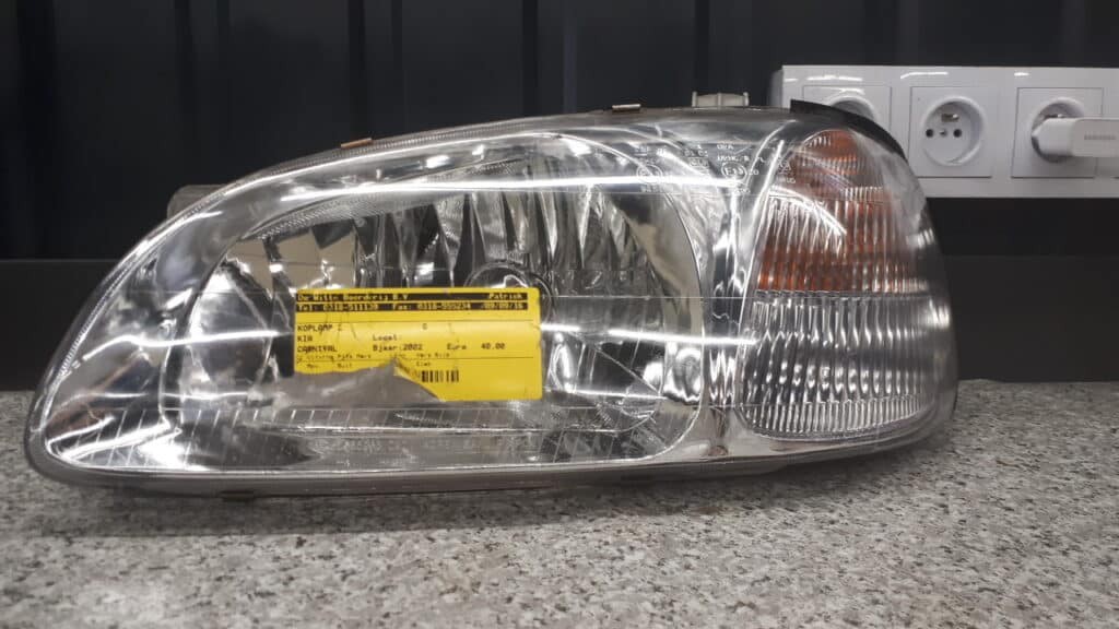 Reflektor lewy KIA Carnival I