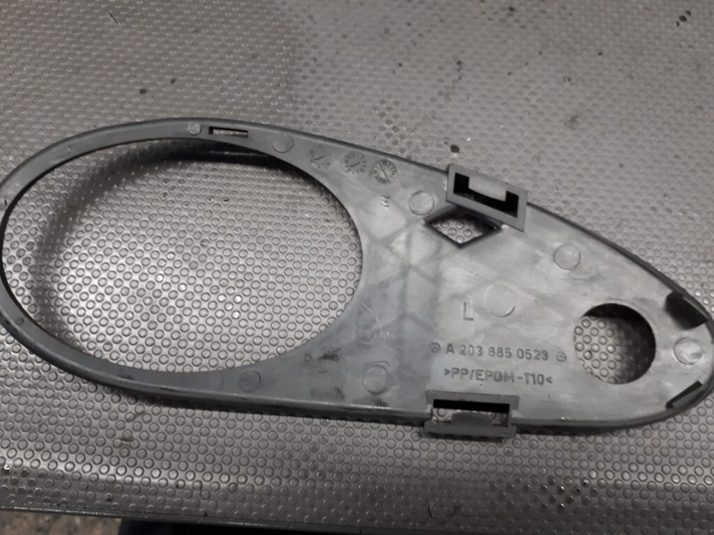 a2038850523 kratka zderzaka lewy przod mercedes c w203
