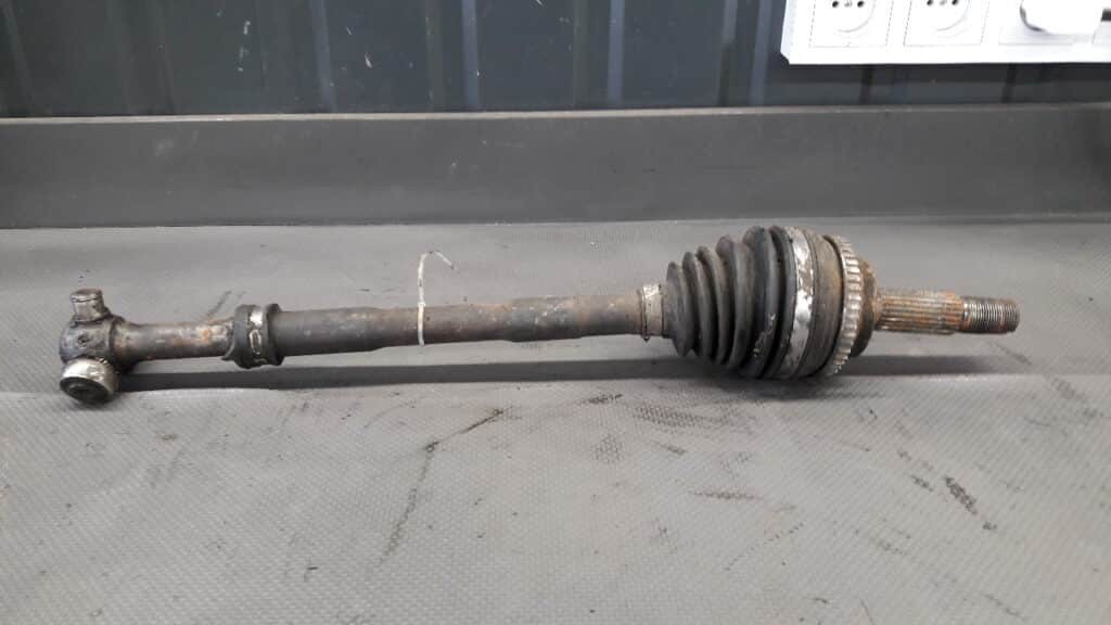 Półoś lewa Toyota Yaris Verso 99-05r 24 zęby 1,3