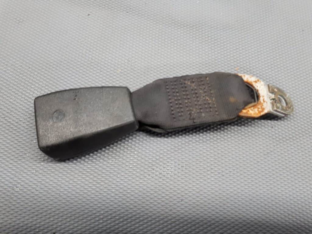 8226039 zapinka pasa lewy tyl bmw e46