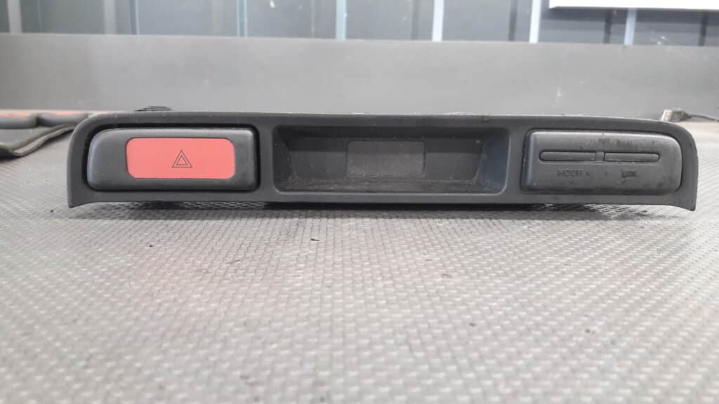 39700-SN7-G015-M1 wlacznik awaryjnych zegar rover 600 620