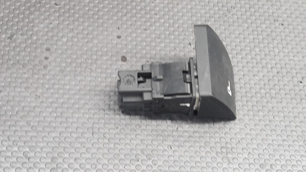 96366604XT wlacznik centralnego peugeot 007