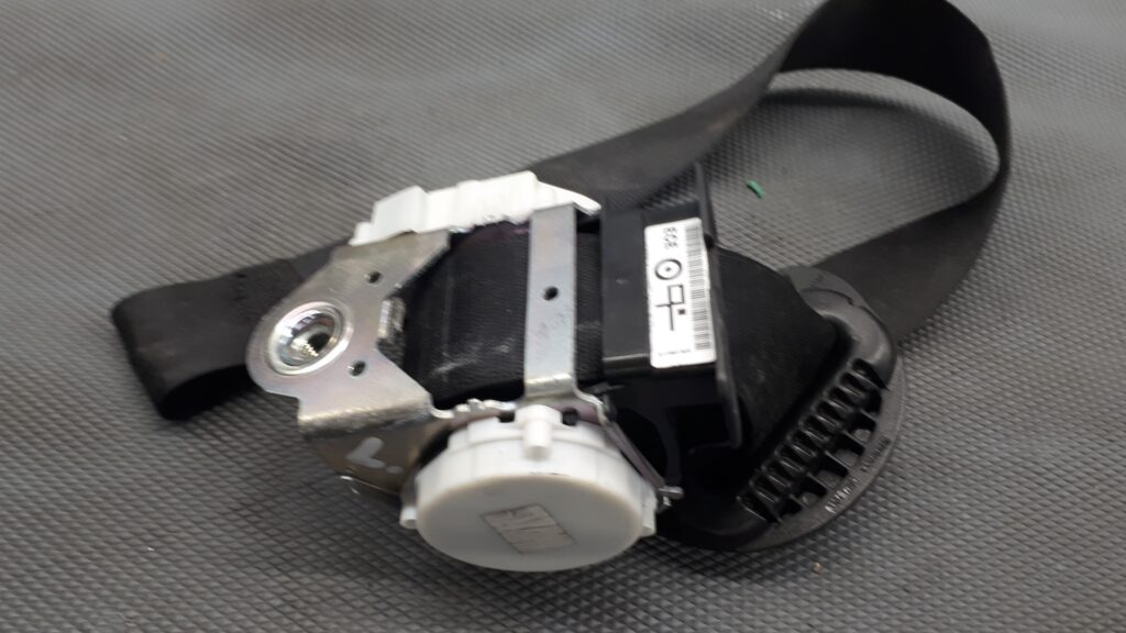 340032673 pas lewy przod bmw e87