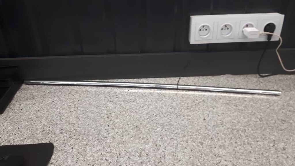listwa zgarniajaca prawy przod bmw e38