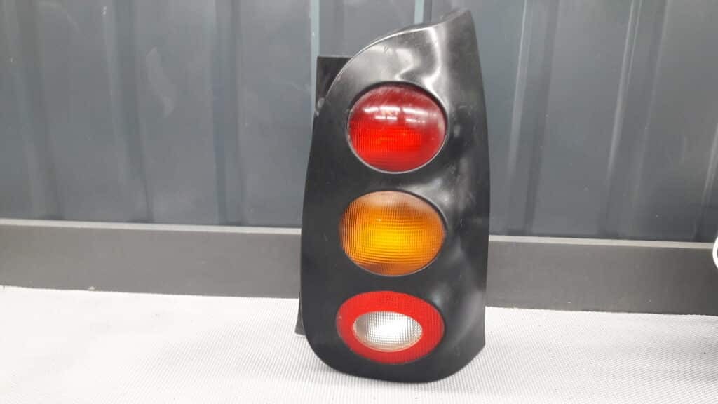 253042r lampa prawy tył smart fortwo 450
