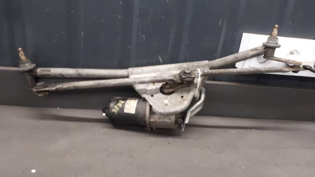 8391305 mechanizm wycieraczki  BMW E36