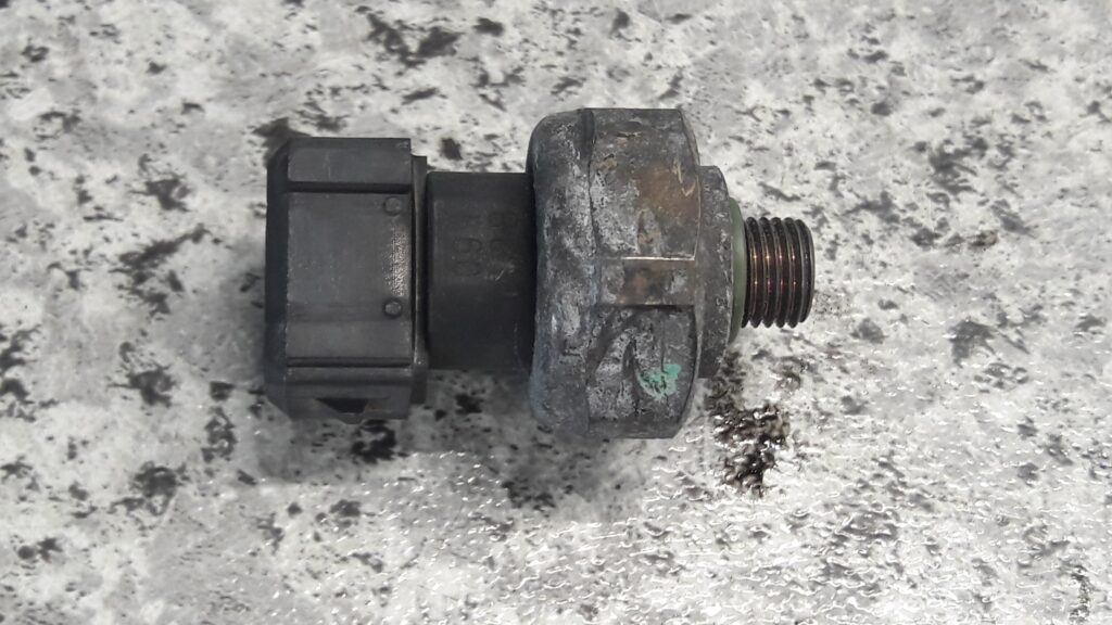 499000-7040 czujnik klatyzacji lexus gs III
