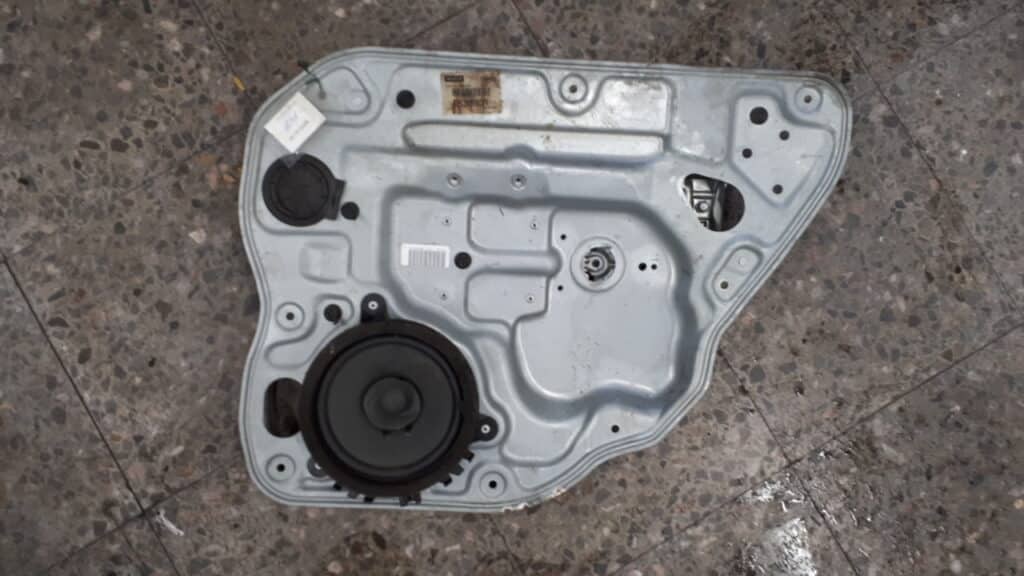 8679083 mechanizm szyby prawy tył  VOLVO S40 4D 08r