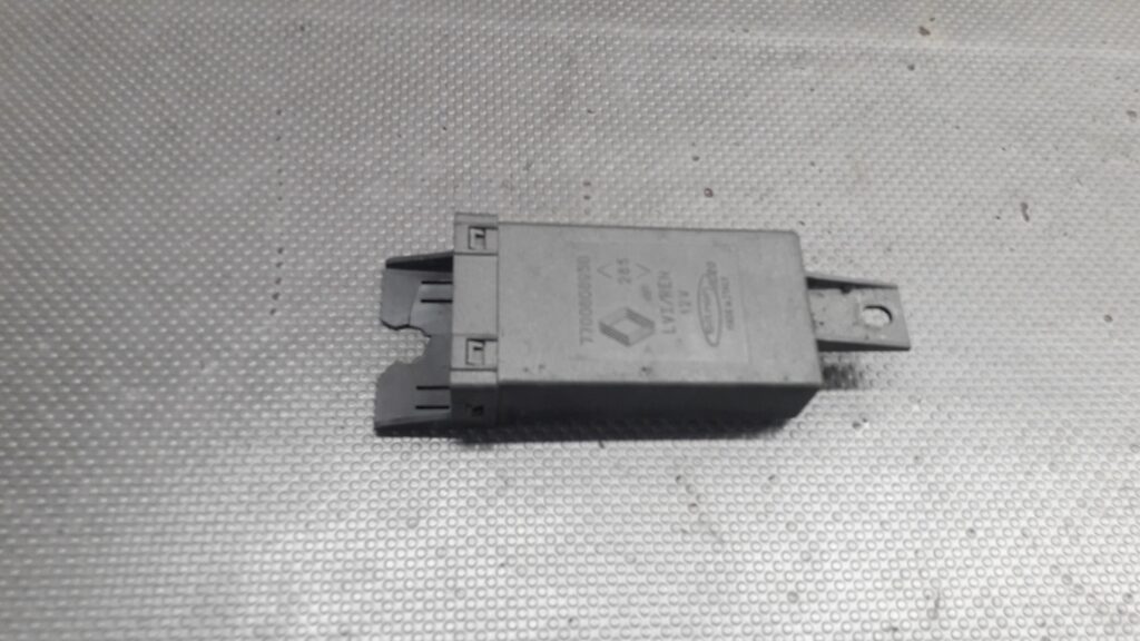7700808950 sterownik przekaznik remault safrane