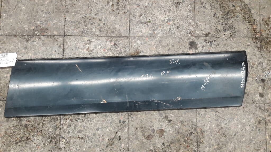 1246901640 Listwa drzwi prawy przód Mercedes W124