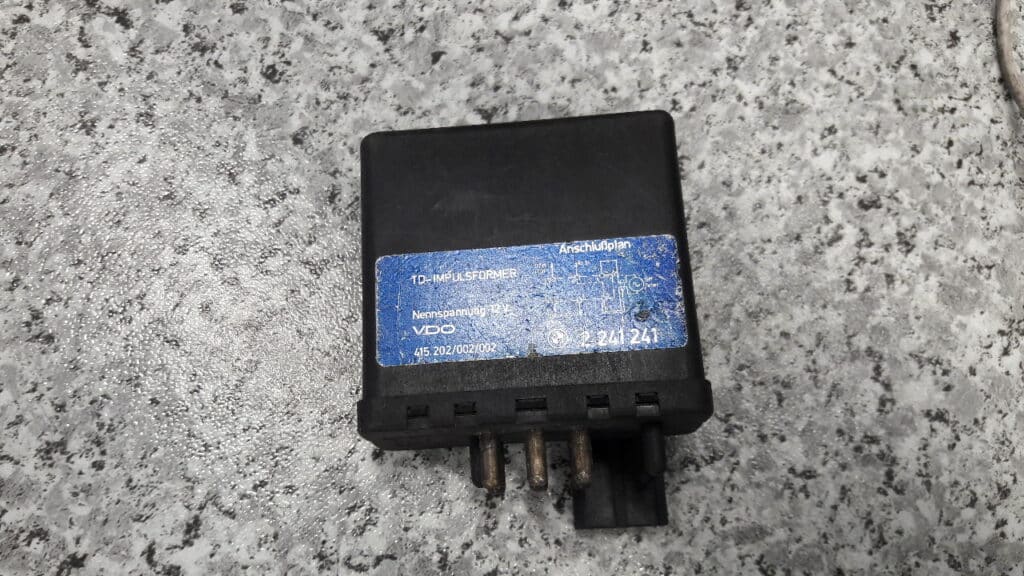 2241241 przekaznik pompy paliwa bmw e30 e28