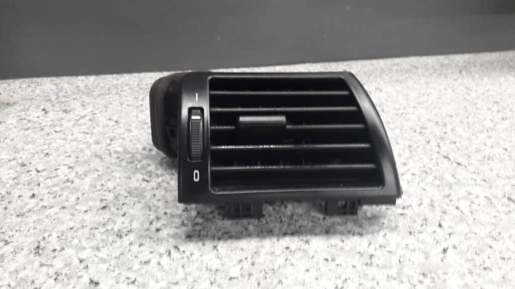 8361898 kratka nawiewu bmw e46
