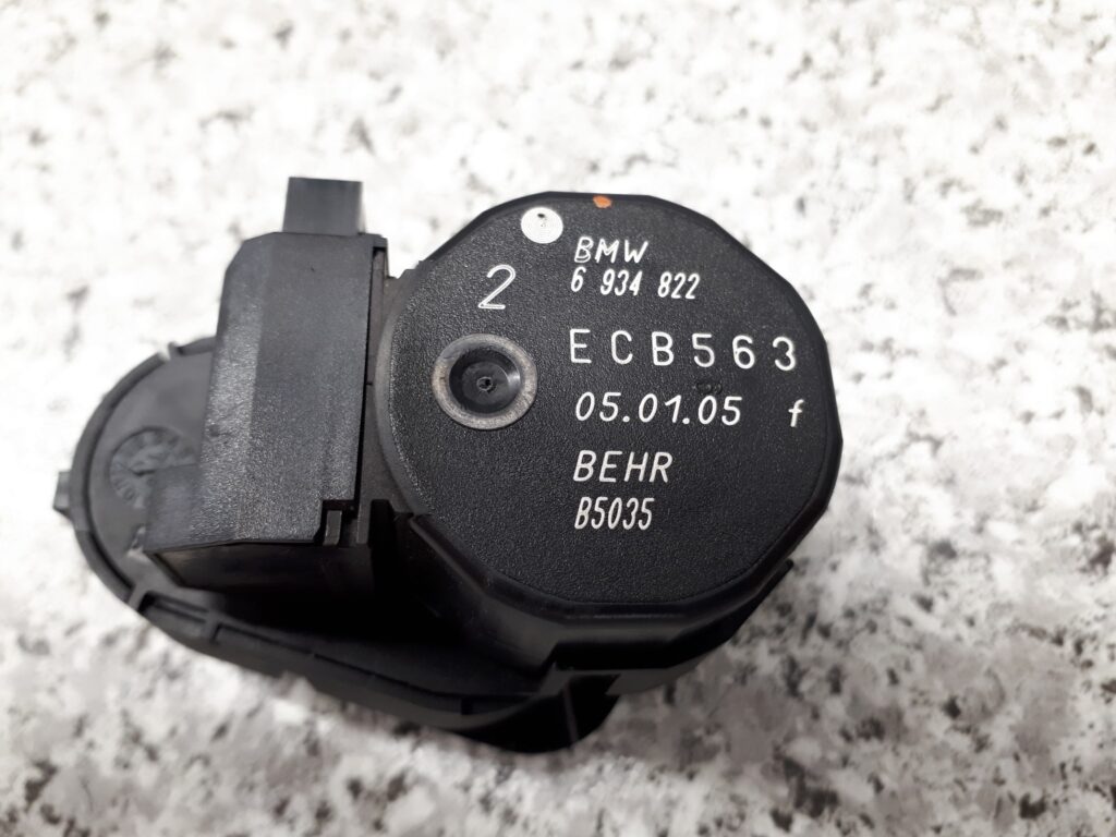 6934822 silniczek regulacji nagrzewnicy BMW E46